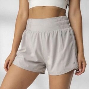 Balance Athletica Breeze Workout Shorts in Fog size S